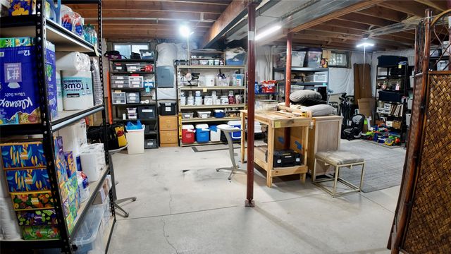 2100 NW 144th Street, Clive, IA 50325