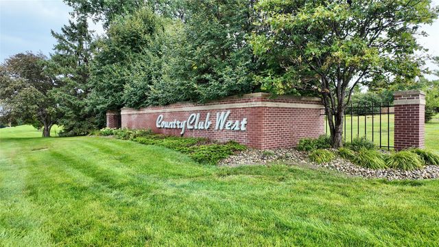 2100 NW 144th Street, Clive, IA 50325