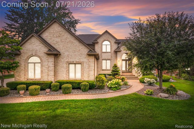 49787 Lakebridge Drive, Shelby Charter Township, MI 48315