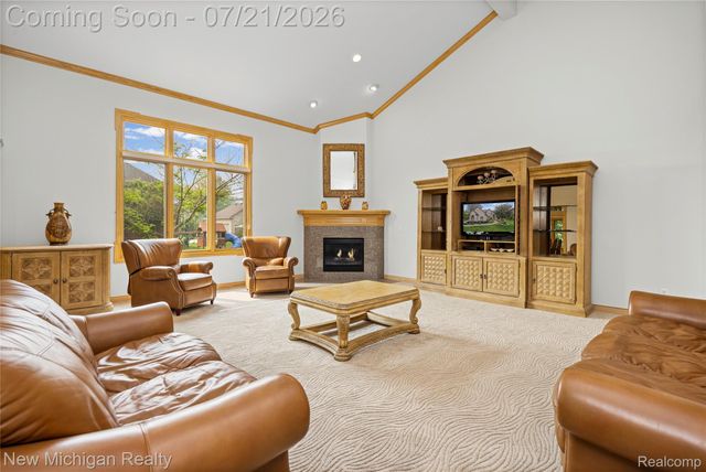 49787 Lakebridge Drive, Shelby Charter Township, MI 48315
