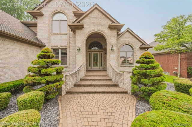 49787 Lakebridge Drive, Shelby Charter Township, MI 48315