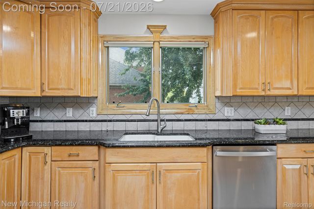 49787 Lakebridge Drive, Shelby Charter Township, MI 48315
