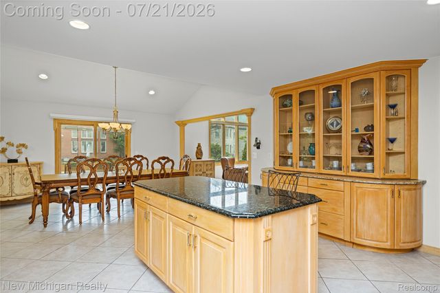 49787 Lakebridge Drive, Shelby Charter Township, MI 48315