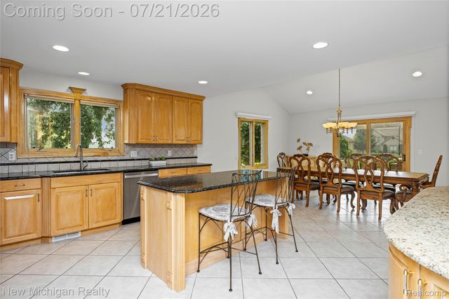 49787 Lakebridge Drive, Shelby Charter Township, MI 48315