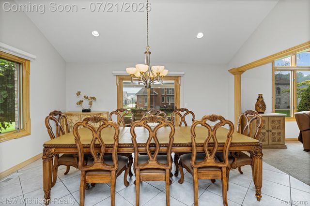 49787 Lakebridge Drive, Shelby Charter Township, MI 48315