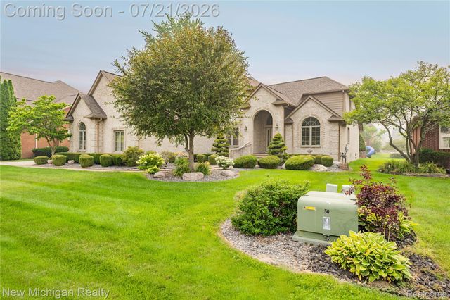 49787 Lakebridge Drive, Shelby Charter Township, MI 48315