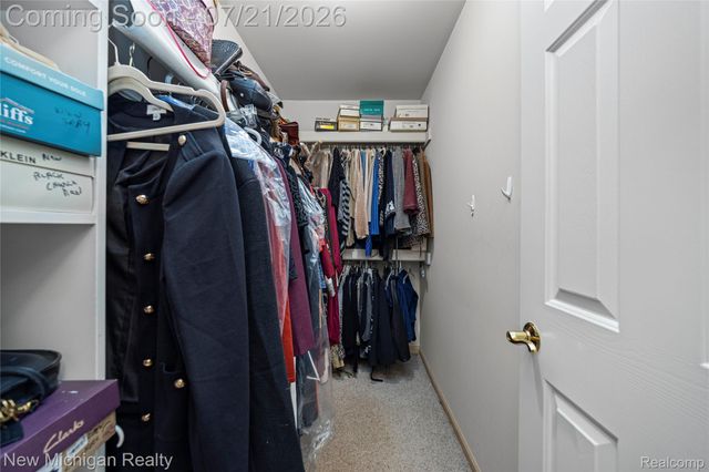 49787 Lakebridge Drive, Shelby Charter Township, MI 48315
