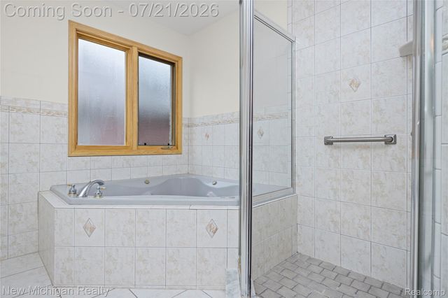 49787 Lakebridge Drive, Shelby Charter Township, MI 48315