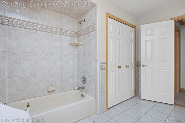 49787 Lakebridge Drive, Shelby Charter Township, MI 48315