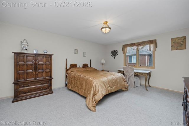 49787 Lakebridge Drive, Shelby Charter Township, MI 48315