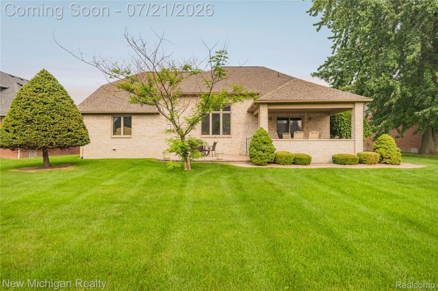 49787 Lakebridge Drive, Shelby Charter Township, MI 48315
