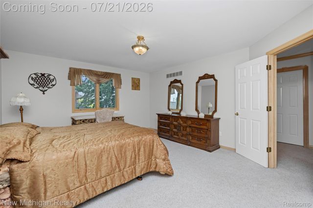 49787 Lakebridge Drive, Shelby Charter Township, MI 48315