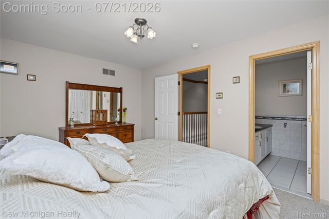 49787 Lakebridge Drive, Shelby Charter Township, MI 48315