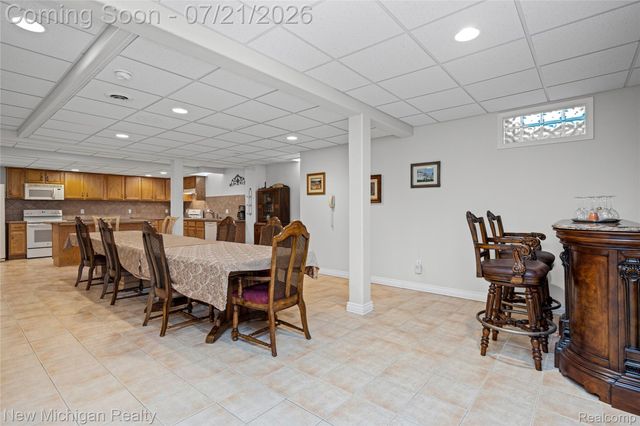 49787 Lakebridge Drive, Shelby Charter Township, MI 48315