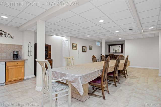 49787 Lakebridge Drive, Shelby Charter Township, MI 48315