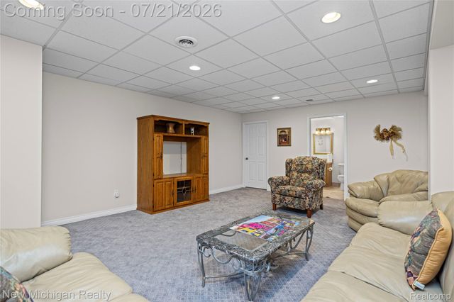 49787 Lakebridge Drive, Shelby Charter Township, MI 48315