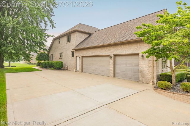 49787 Lakebridge Drive, Shelby Charter Township, MI 48315