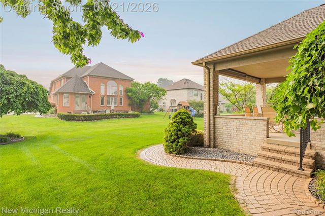 49787 Lakebridge Drive, Shelby Charter Township, MI 48315