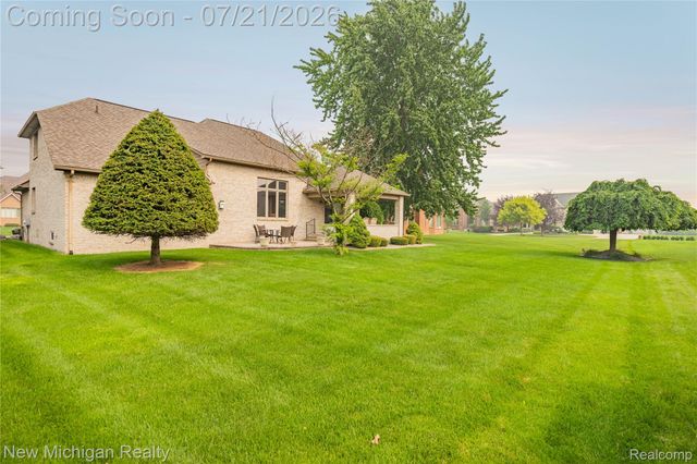 49787 Lakebridge Drive, Shelby Charter Township, MI 48315