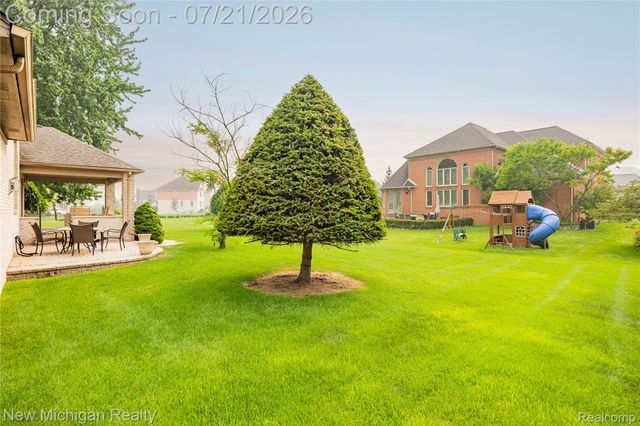 49787 Lakebridge Drive, Shelby Charter Township, MI 48315