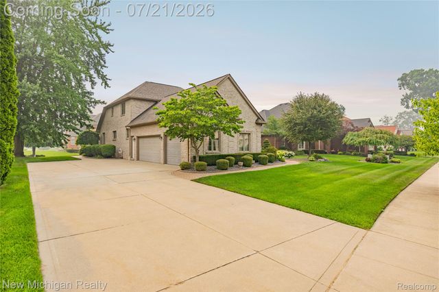 49787 Lakebridge Drive, Shelby Charter Township, MI 48315