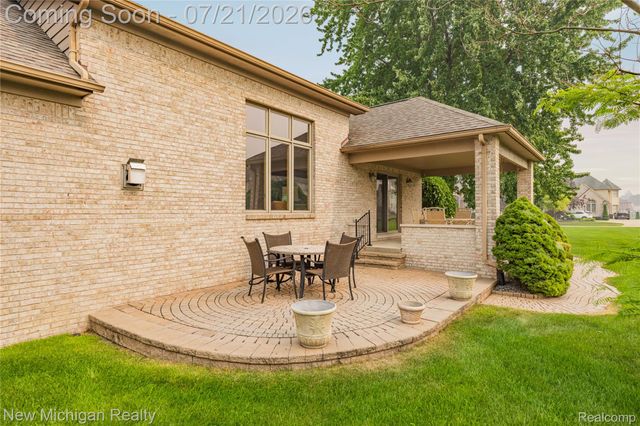 49787 Lakebridge Drive, Shelby Charter Township, MI 48315