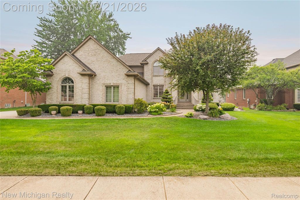 49787 Lakebridge Drive, Shelby Charter Township, MI 48315