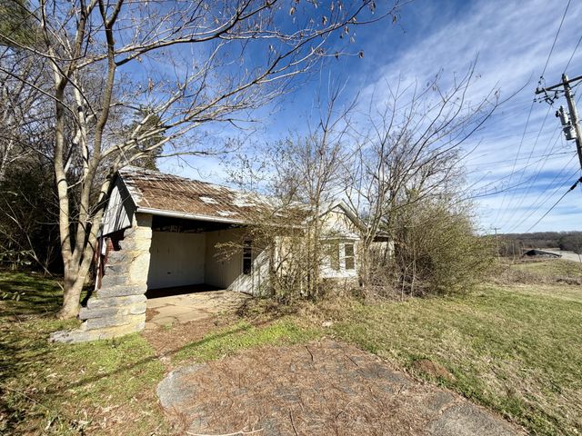 1524 Highway 50, Centerville, TN 37033