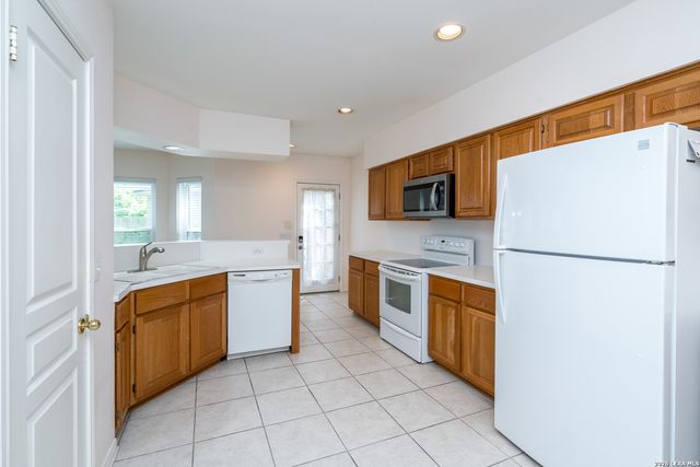 3023 FALL CREST DR, San Antonio, TX 78247