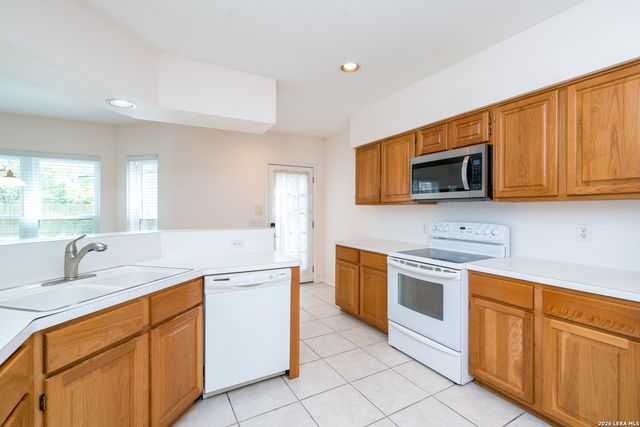 3023 FALL CREST DR, San Antonio, TX 78247