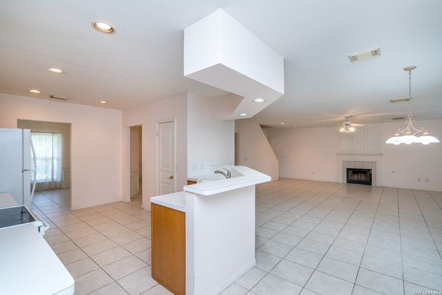 3023 FALL CREST DR, San Antonio, TX 78247