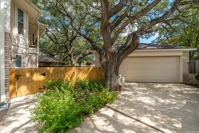 3023 FALL CREST DR, San Antonio, TX 78247