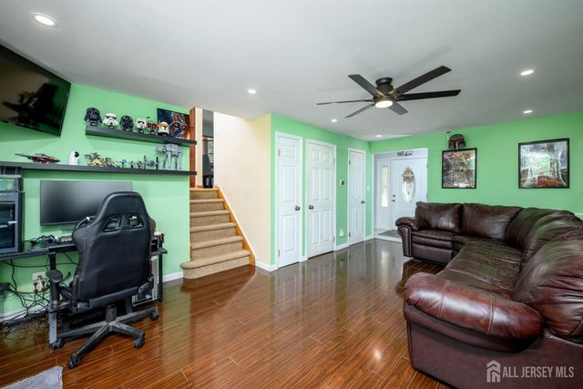 41 Wilson Drive, Fords, NJ 08863