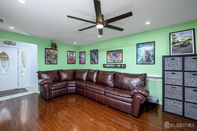 41 Wilson Drive, Fords, NJ 08863