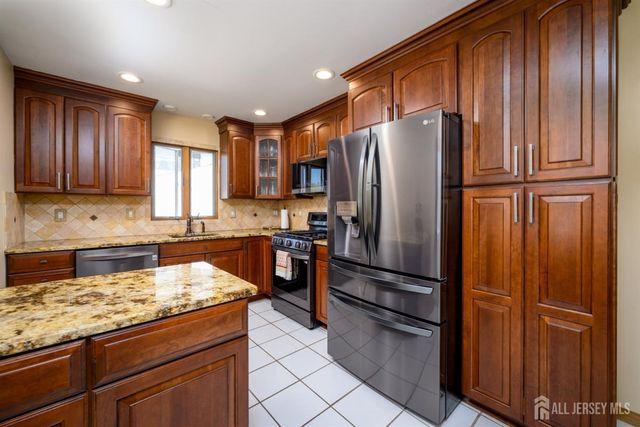 41 Wilson Drive, Fords, NJ 08863