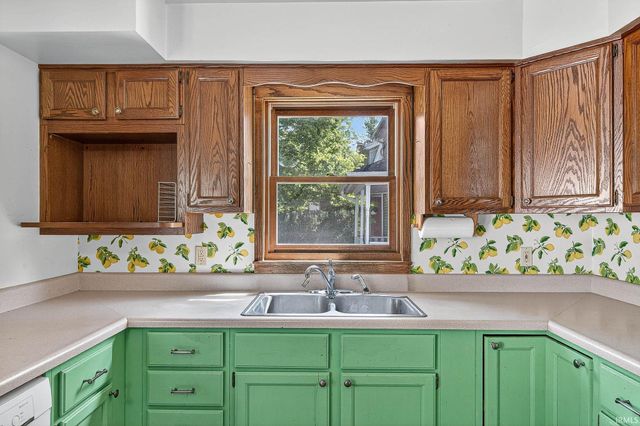 1040 Woodward Avenue, South Bend, IN 46616