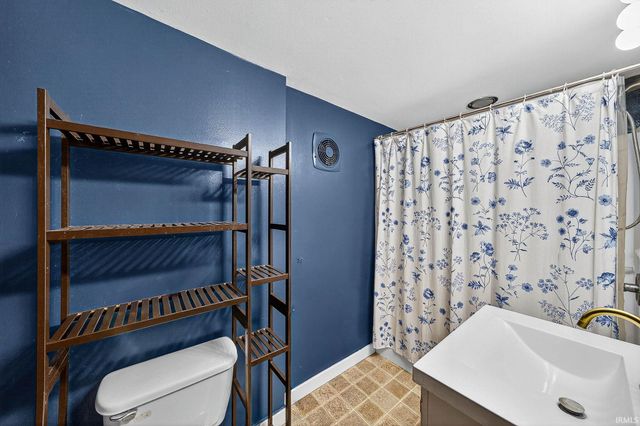 1040 Woodward Avenue, South Bend, IN 46616