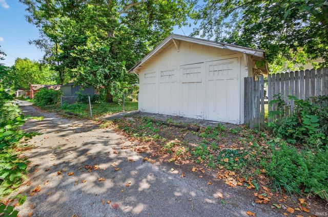 1040 Woodward Avenue, South Bend, IN 46616