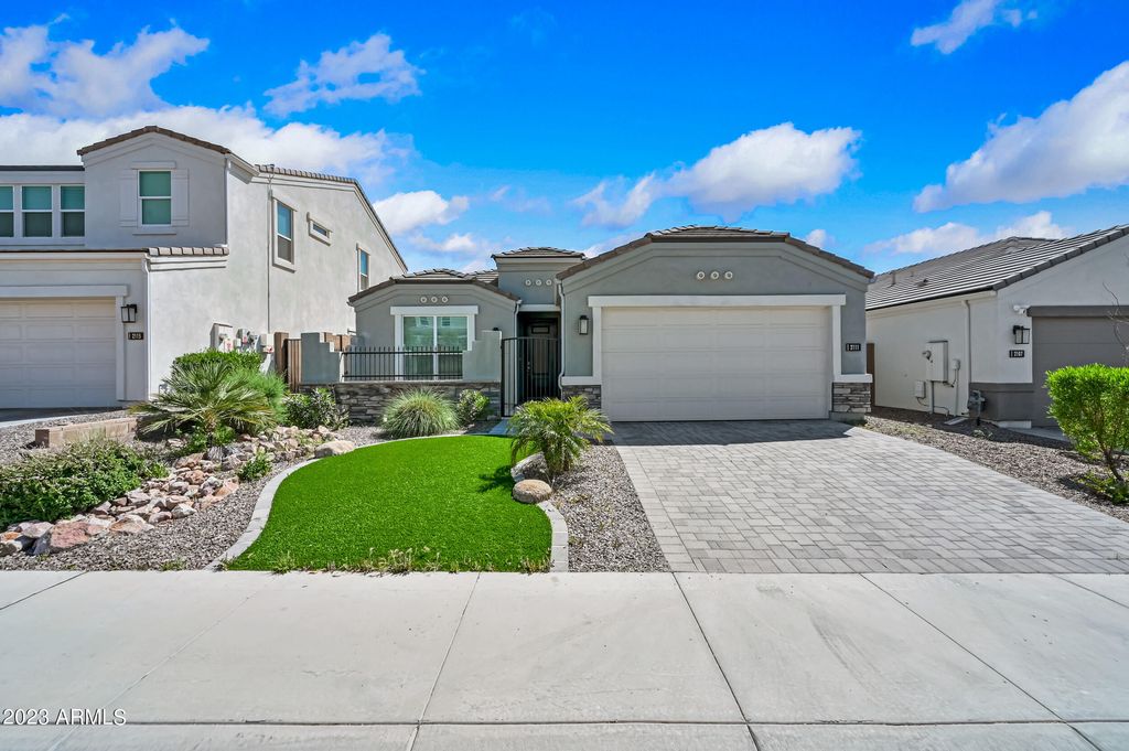 2111 E Questa Drive, Phoenix, AZ 85024
