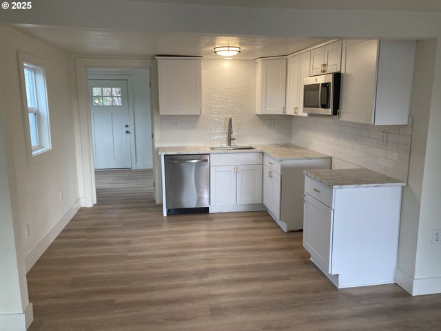 295 KNAPP Ln, Eugene, OR 97404