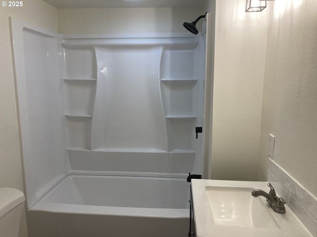 295 KNAPP Ln, Eugene, OR 97404