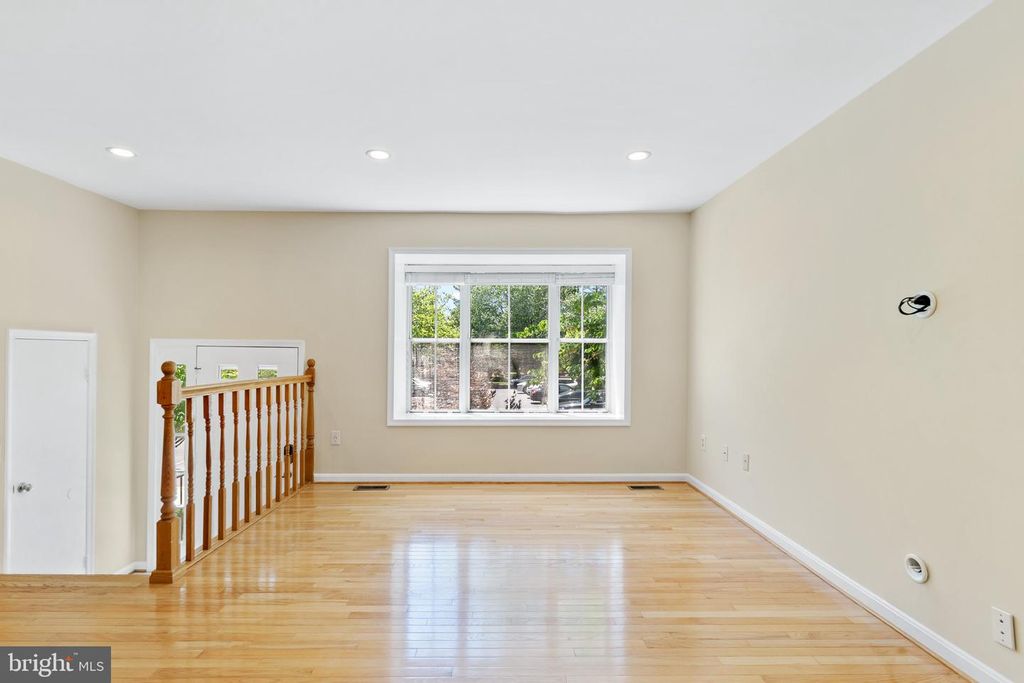 Image 3 of property listing at 18026 VINTAGE RIVER TER, Olney, MD 20832