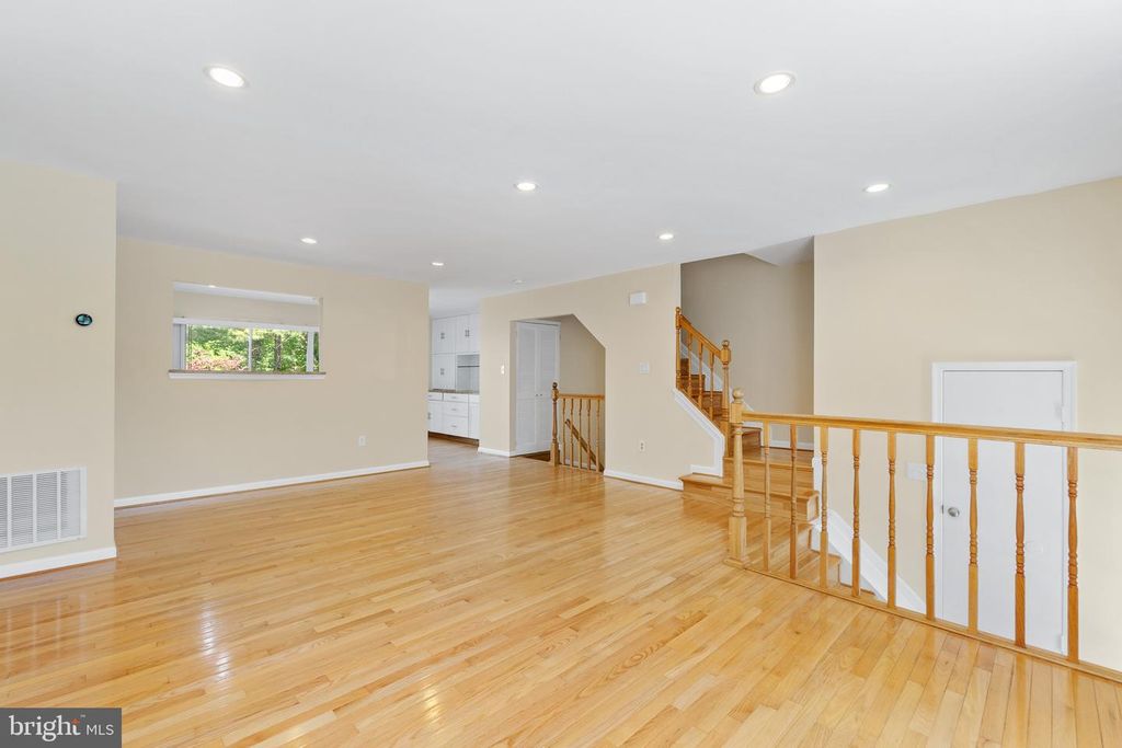 Image 8 of property listing at 18026 VINTAGE RIVER TER, Olney, MD 20832