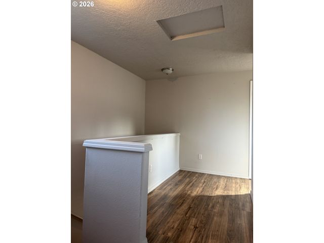 9143 Se PINE St, Portland, OR 97216