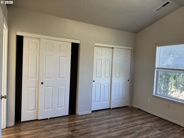 9143 Se PINE St, Portland, OR 97216