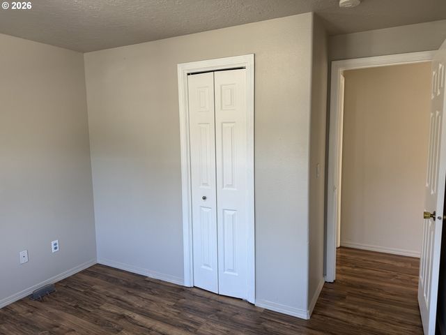 9143 Se PINE St, Portland, OR 97216