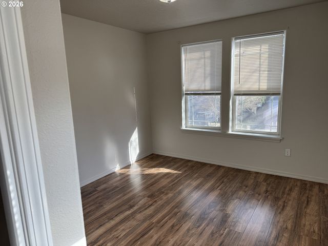 9143 Se PINE St, Portland, OR 97216