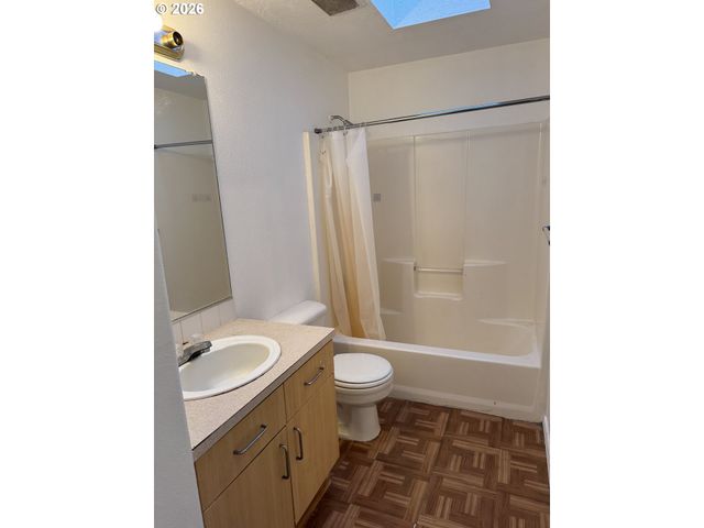 9143 Se PINE St, Portland, OR 97216