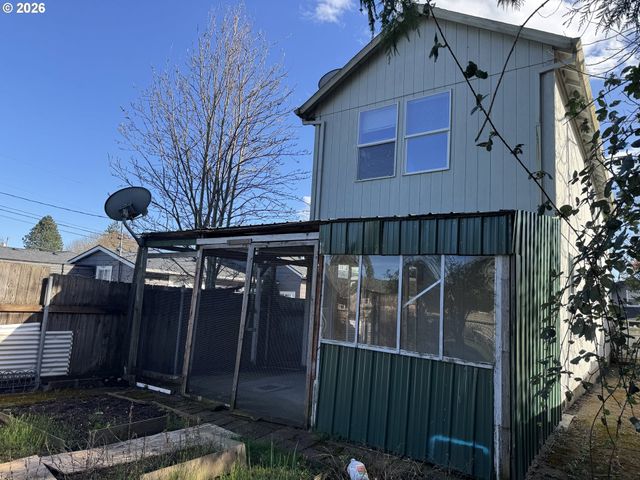 9143 Se PINE St, Portland, OR 97216