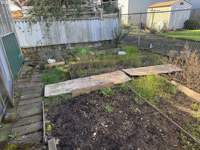 9143 Se PINE St, Portland, OR 97216